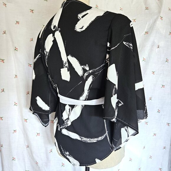 Size XS Bell Sleeve Wrap Blouse Black and White NWT - Picture 8 of 11